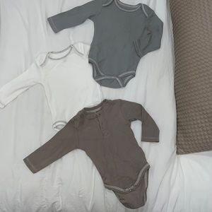Pack of 3- Neutral Baby Bodysuits size 3-6months